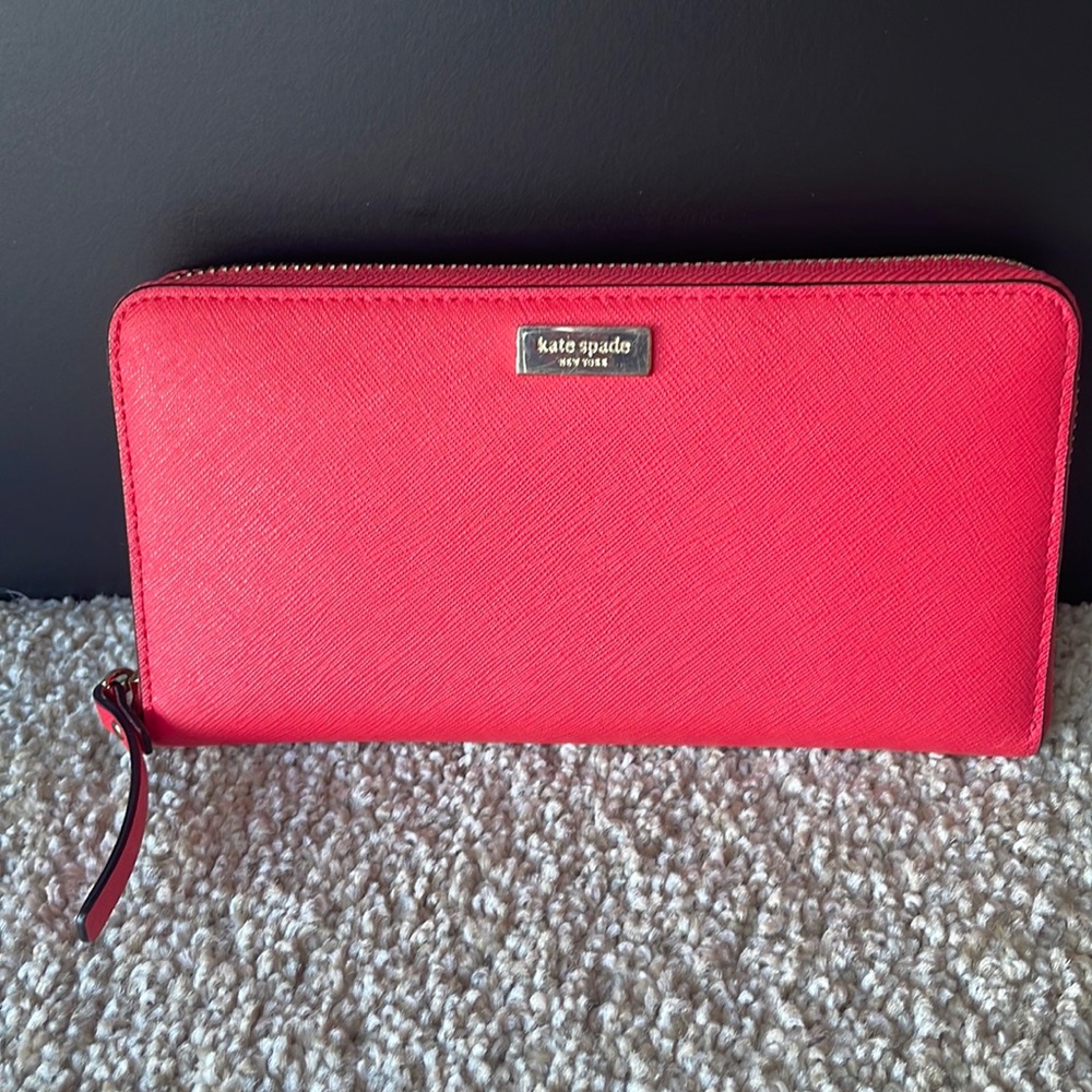 Kate Spade zip around wallet (saffiano leather)